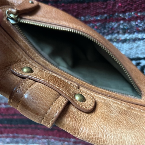 Zara Tan Crossbody Bag with Adjustable Strap and Flap Closure - Picture 5 of 8